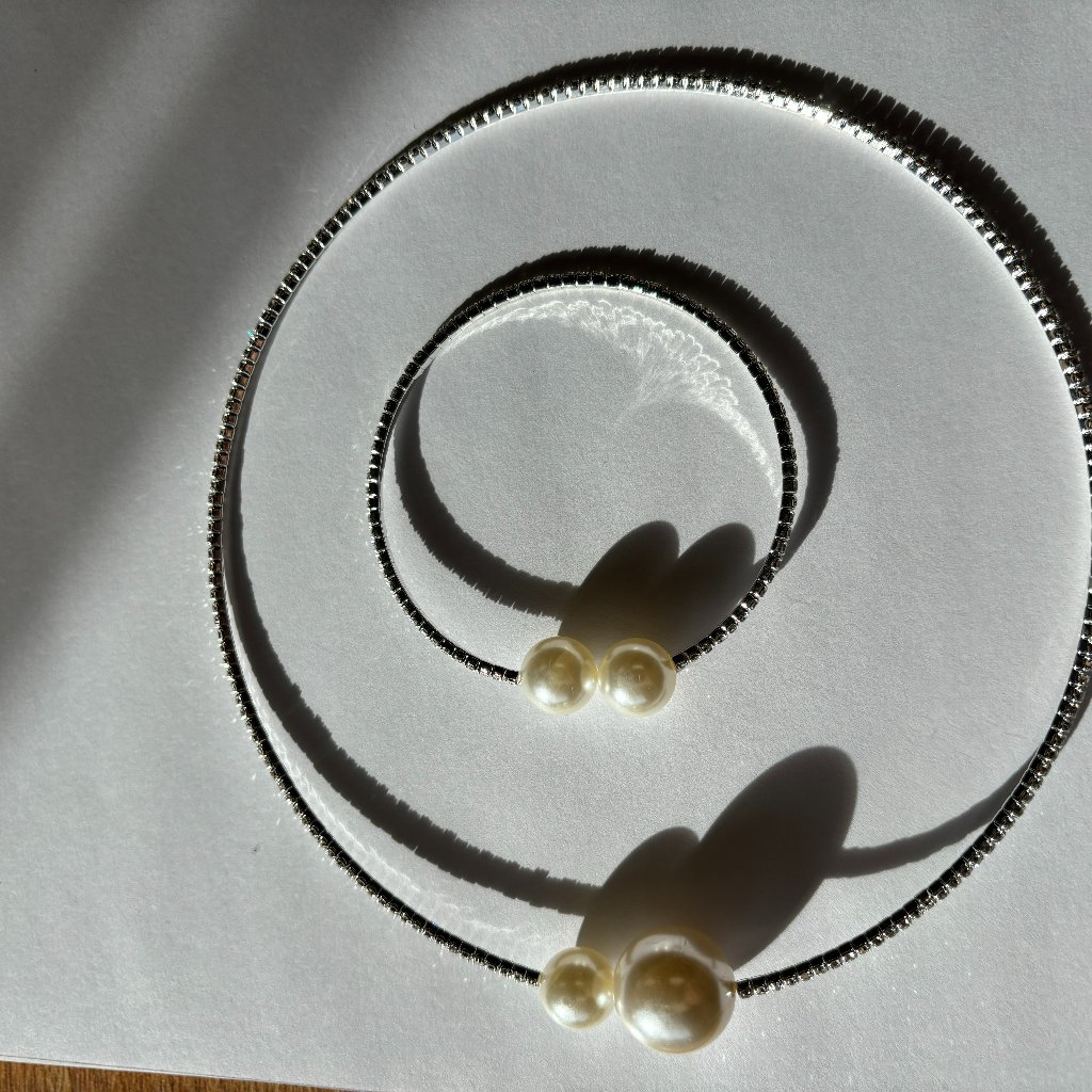 Big And Small Pearl And Glaring Silver Necklace And Bracelet